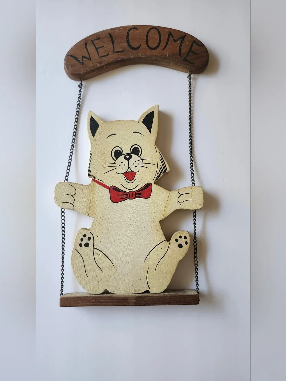 Wooden Cat Welcome Wall Hanging - Cream with Red Bow Folk Art